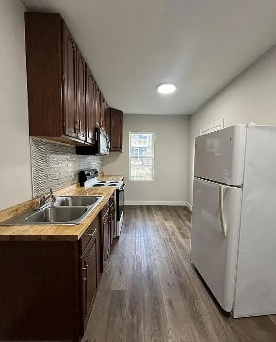 159-161 W 4th St, Unit 159 — Photo 3