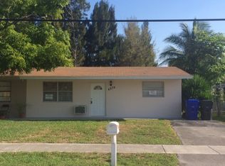 6879 SW 16th Ct, Pompano Beach, FL 33068