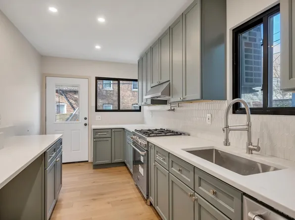 471 Vanburen Street SINGLE image 2 of 17