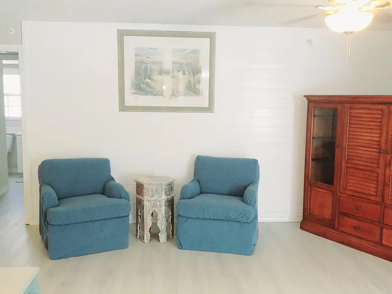821 Montrose Dr #102 — Photo 7