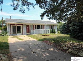 3260 Sherwood Dr, Bellevue, NE 68147