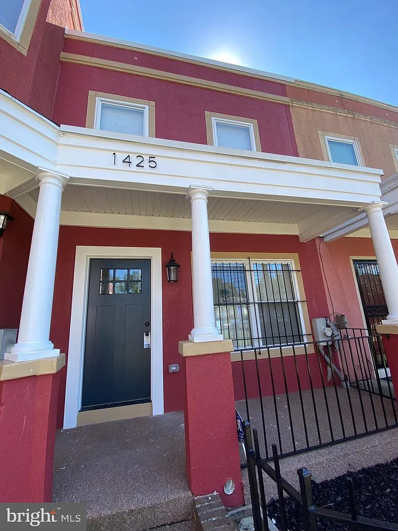 3 bed, 1.5 bath, 1168 sqft, $4,000 — Photo 1