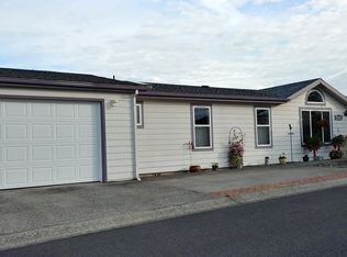 33780 SE Springlake Dr, Scappoose, OR