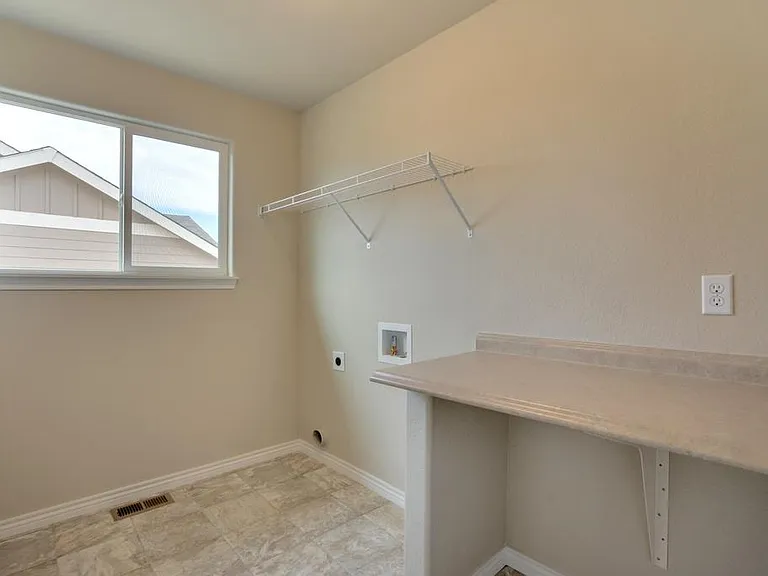 1525 Heirloom Dr — Photo 28