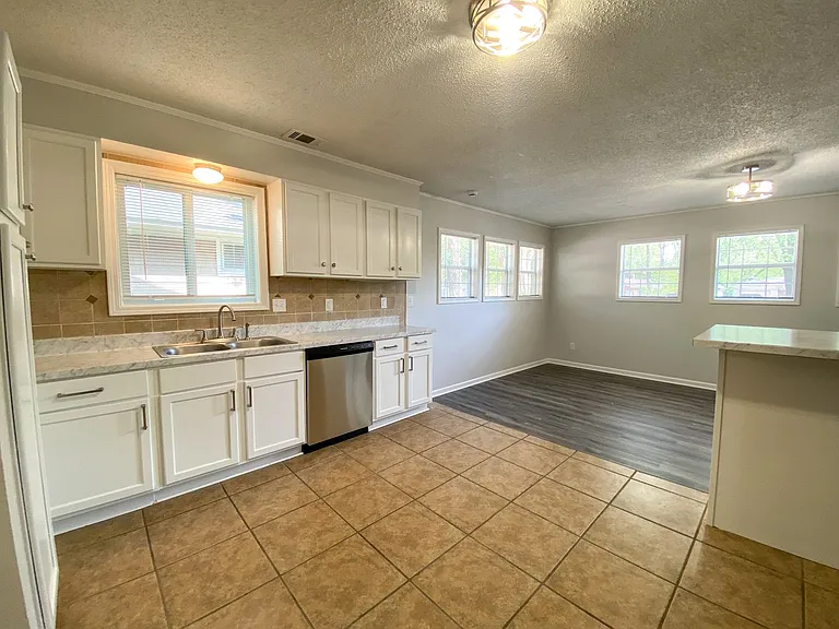 4152 Rhodes Ave — Photo 14