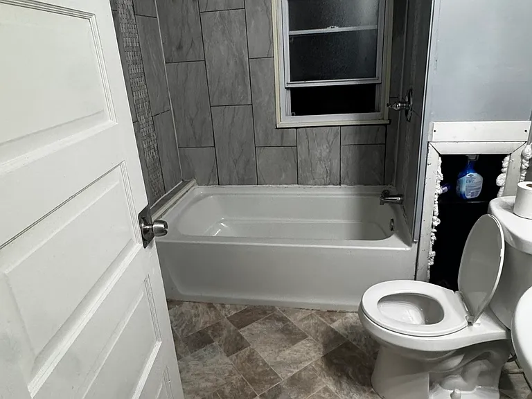 1864 Hastings Ave — Photo 5