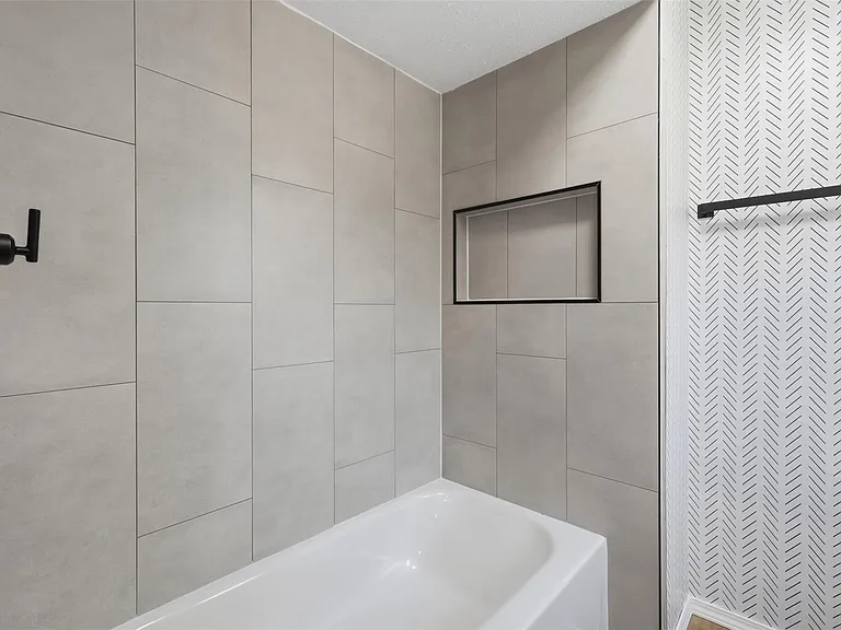 3930 Cypress Hill Dr — Photo 26
