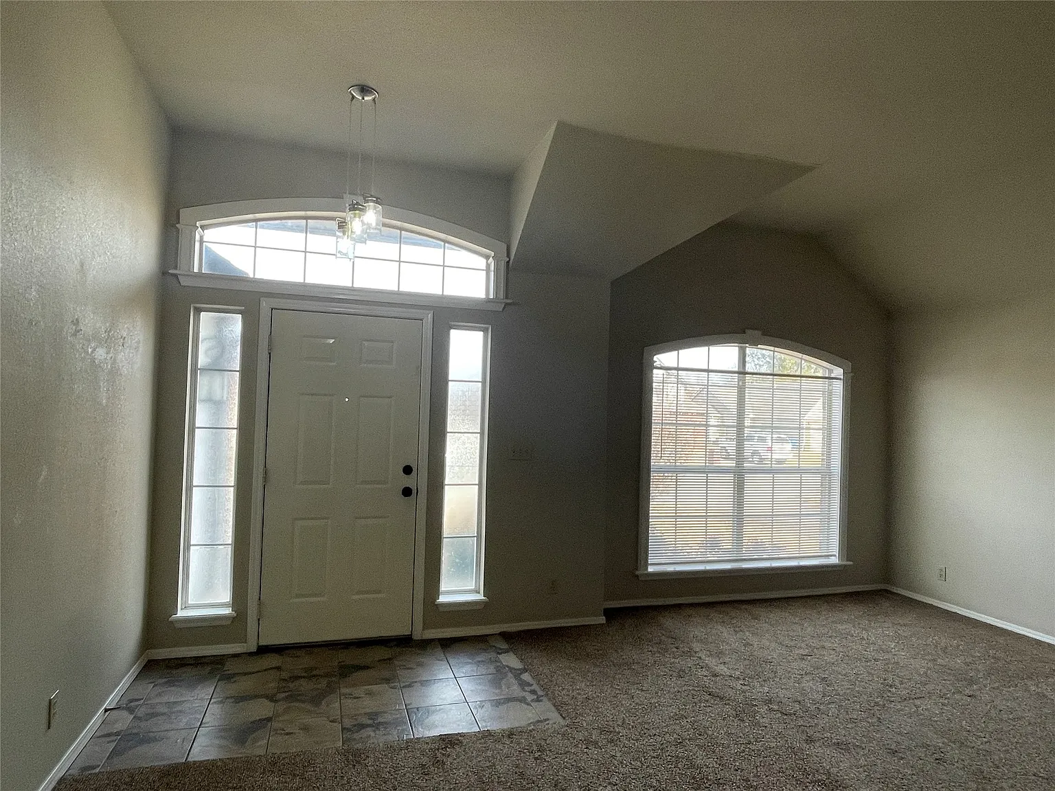 3 bed, 2.0 bath, 1818 sqft, $1,750 — Photo 2