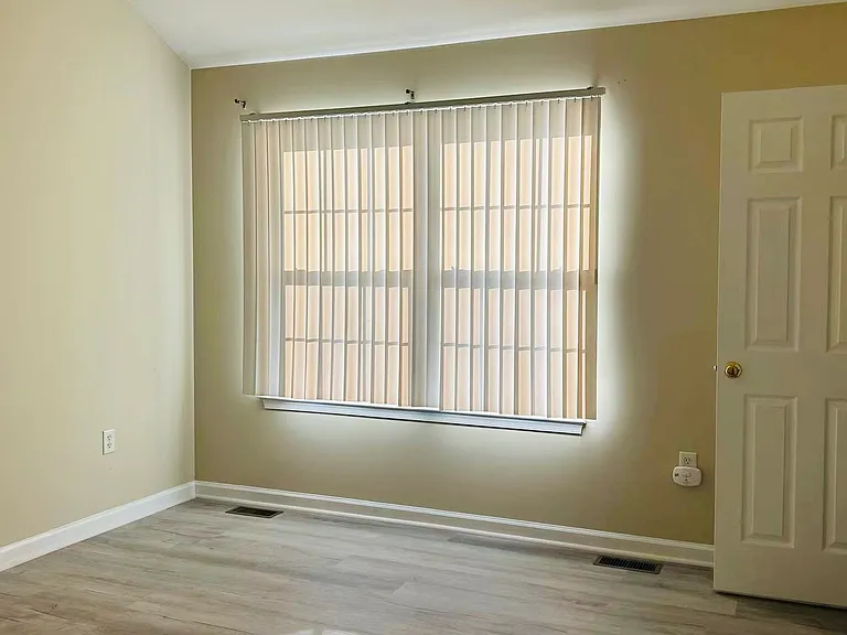 210 E Hazeldell Ave — Photo 14