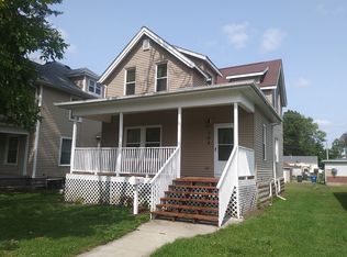 704 6th Ave S, Clinton, IA 52732