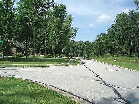3rd image of 16 Deer Run Dr