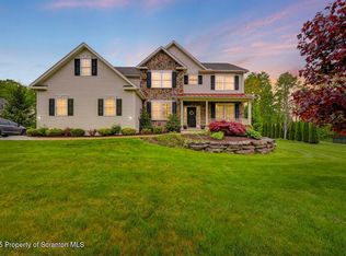 1034 Circle Green Dr #L-18, South Abington Township, PA 18411