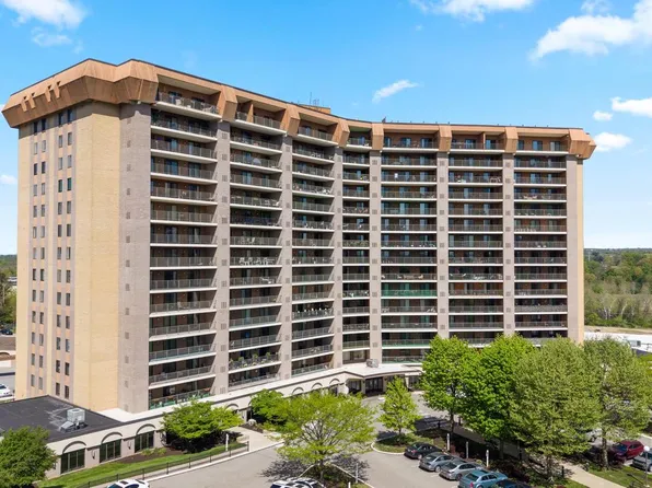 20933 Valley Forge Cir #933, King Of Prussia, PA 19406