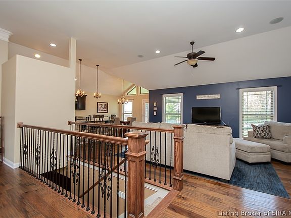 3rd image of 5445 Hawthorn Glen