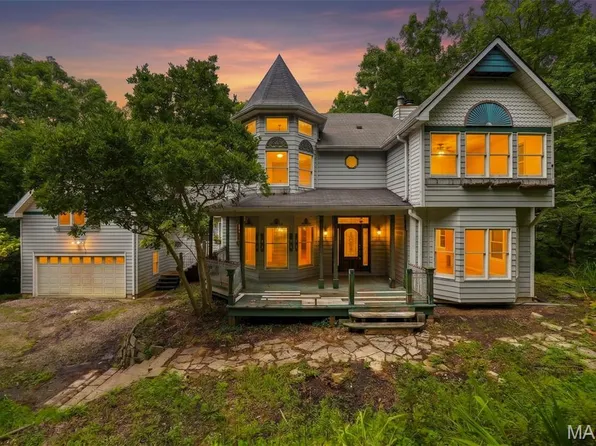 19111 Foxfire Forest Rd, Pacific, MO 63069