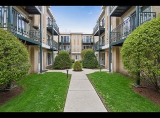 717 Seward St APT 2E, Evanston, IL 60202