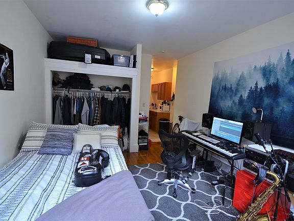 5th image of 65 Burbank St APT 18