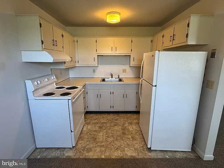 3876 Shadywood Dr #8 — Photo 6