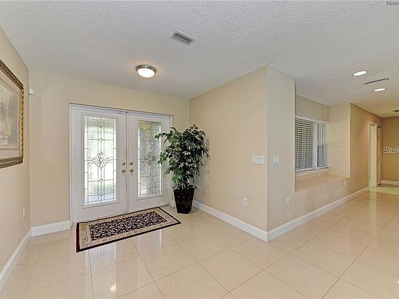 4th image of 1215 Pine Ct