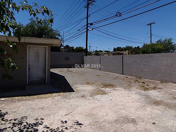 3rd image of 1724 E McWilliams Ave