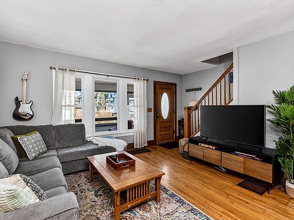 3rd image of 1137 Elizabeth Street