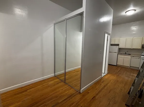 404 W 56th St APT 3, New York, NY 10019