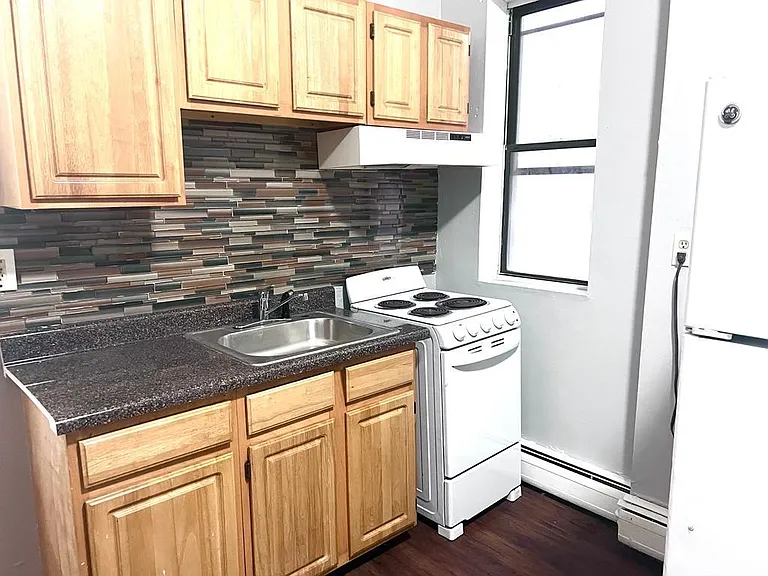 66 Tuers Ave #1D — Photo 8