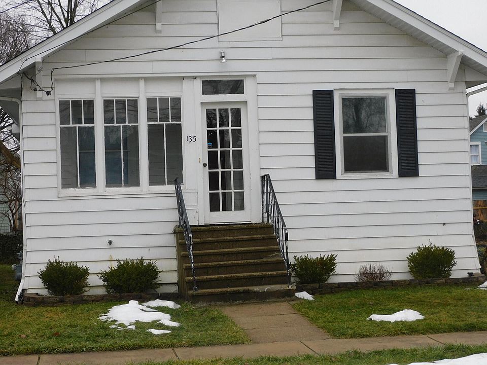 1st image of 135 Summer St