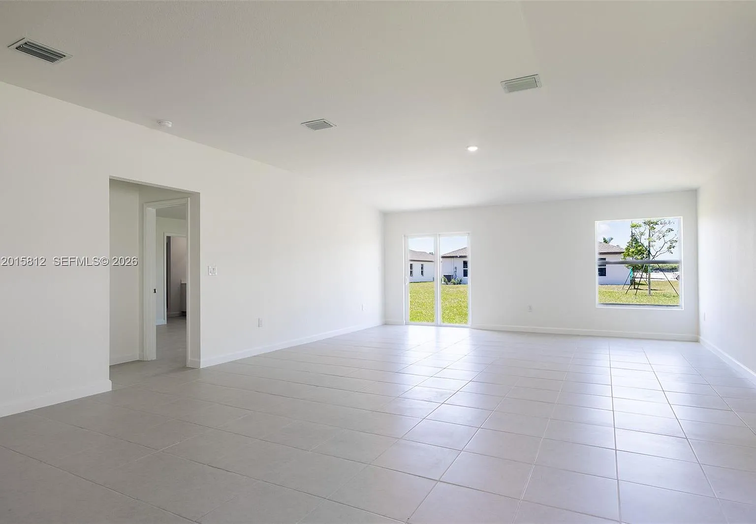 4 bed, 2400 sqft, $4,600 — Photo 4