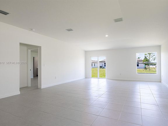 4th image of 17563 SW 285th St