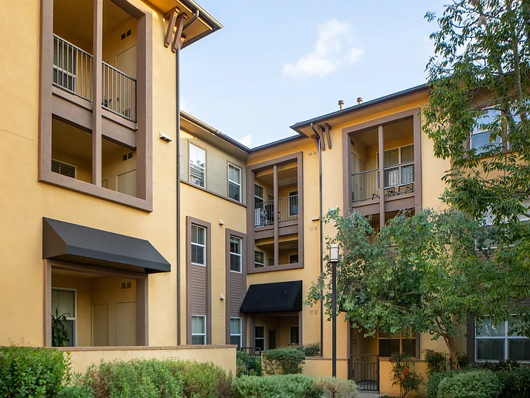 La Verne Village Luxury Apartment Homes — Photo 65