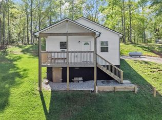 221 Jennys Cove Rd, Cleveland, GA 30528