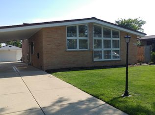 8425 W Clara Dr, Niles, IL 60714
