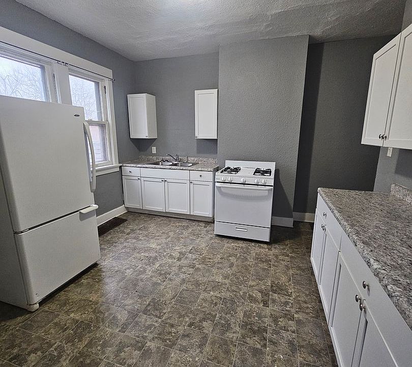 1st image of 606-608 W 9th St