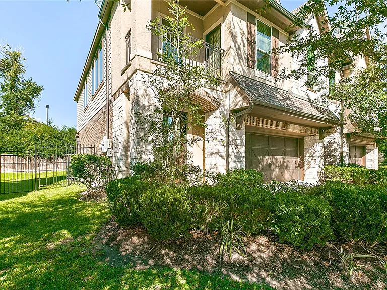 68 Daffodil Meadow Pl — Photo 35
