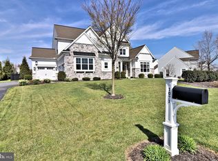 1071 Valley Crossing Dr, Lititz, PA