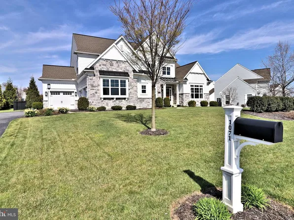 1071 Valley Crossing Dr, Lititz, PA 17543