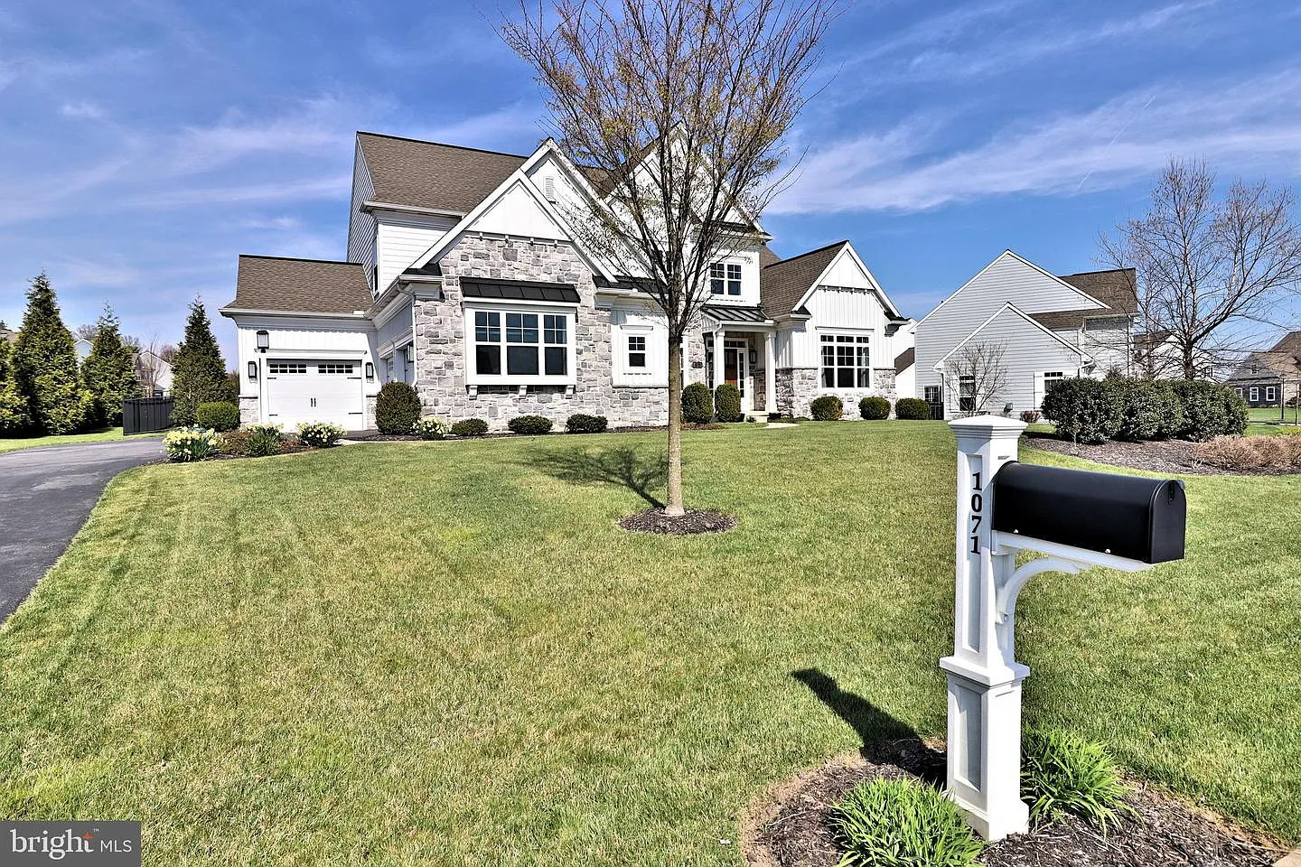 1071 Valley Crossing Dr photo 1
