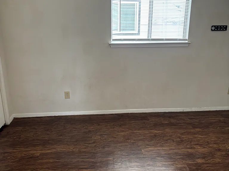 1642 Post Rd — Photo 13