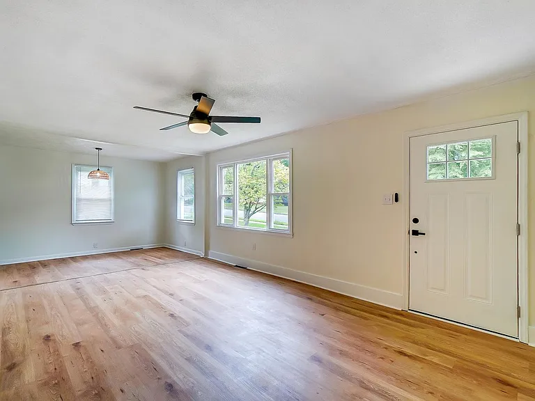 865 McNair St — Photo 3