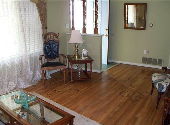4th image of 514 S Longview Dr