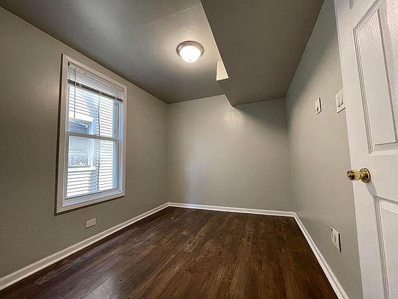 4th image of 2054 N Laramie Ave #1
