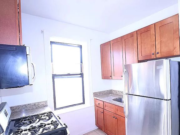 4th image of 102-45 Corona Ave #R3b