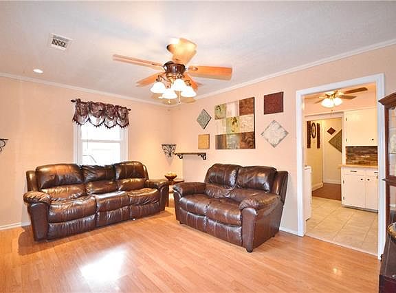 2nd image of 2606 S Waverly Dr