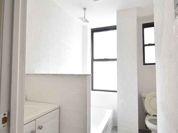5th image of 167 Elizabeth St APT 3