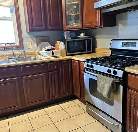 5th image of 92 Burlington Ave