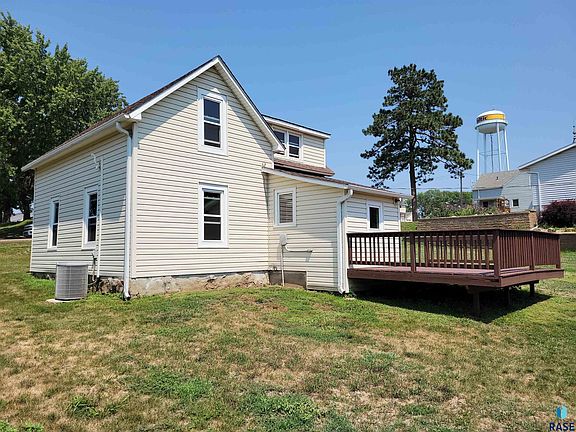 2nd image of 241 Nidaros Ave