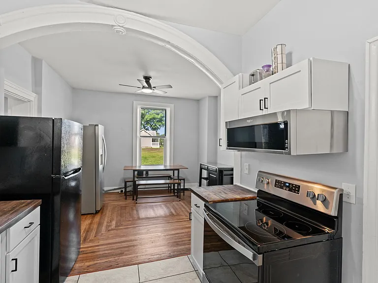 222 W Market St — Photo 9