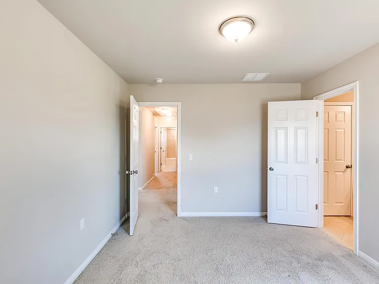 821 Falkland Trce — Photo 23