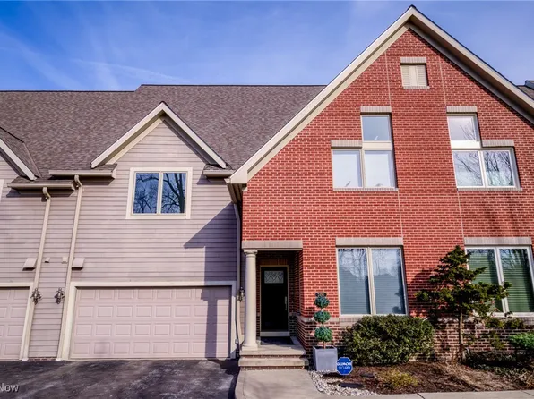 2496 Fairmount Blvd, Cleveland Heights, OH 44106